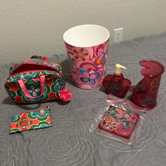 Decor of trash can, holder for cleaning, soap dispenser, bags and light switch - Picture 1 of 1